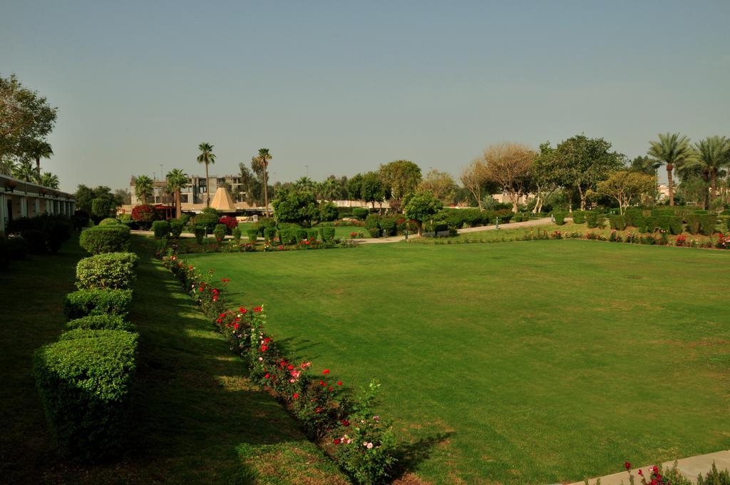 Royal Tulip Alrasheed Hotel Багдад Экстерьер фото