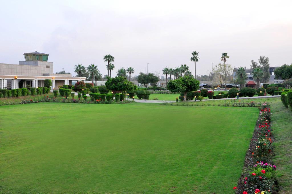 Royal Tulip Alrasheed Hotel Багдад Экстерьер фото